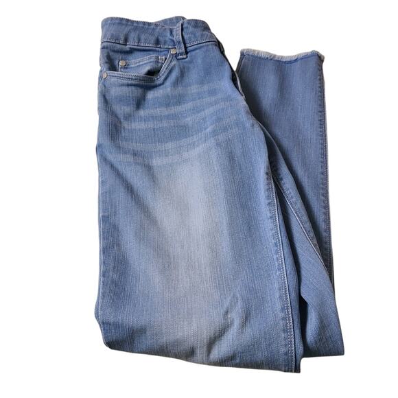 Vince Camuto  Jeans Light Wash Slim Fit Raw Hem Soft Denim Whisker Fade 6 - Picture 1 of 10